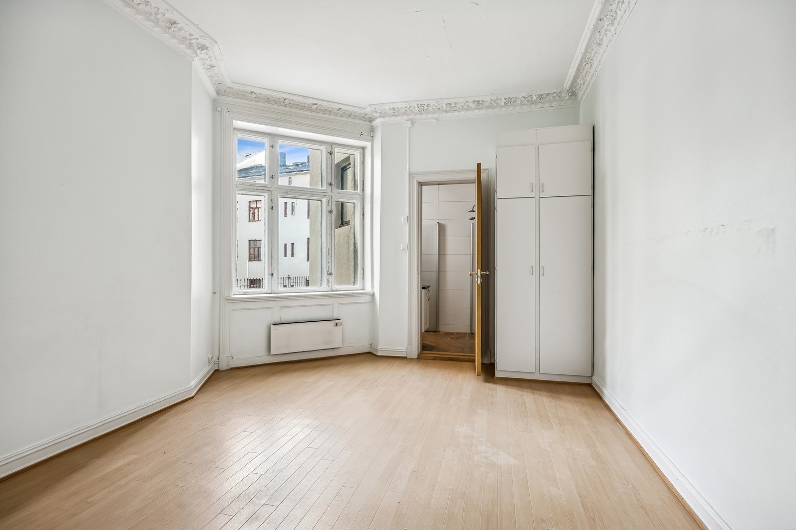 Soverom med direkte adgang til baderom. Galleribilde