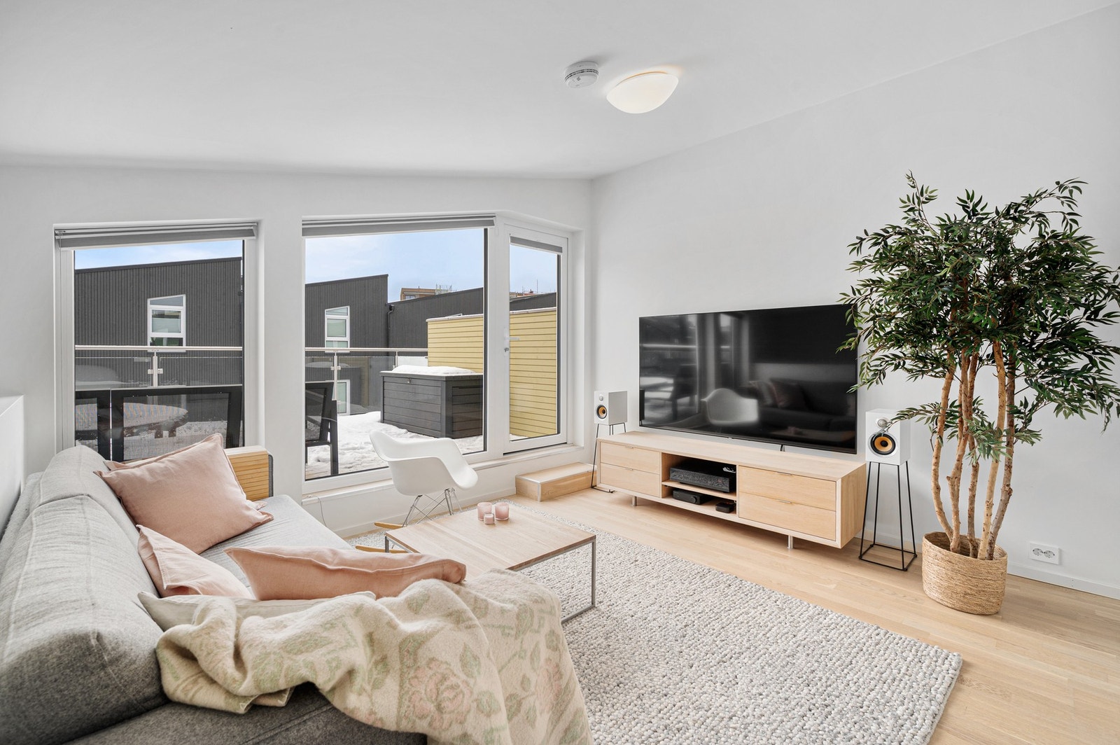 Stuen måler 17,1 kvm og har gode muligheter for møblering. Galleribilde