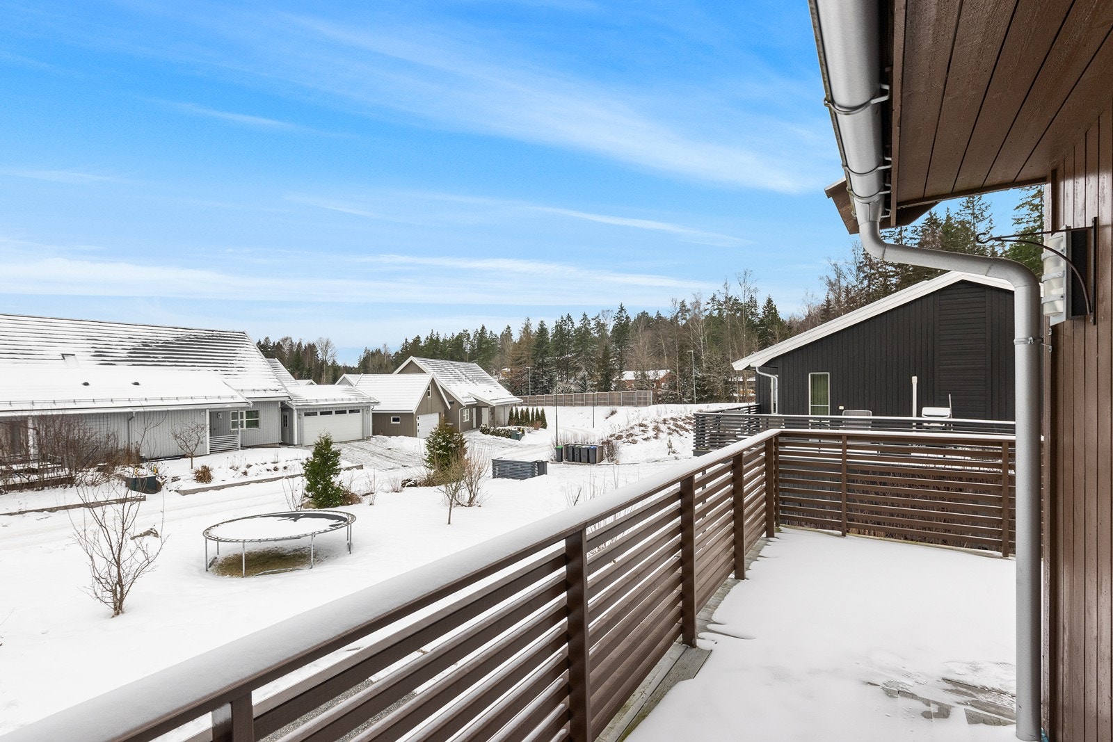 Her er det rikelig med plass for utemøbler og sosiale sammenkomster. Galleribilde