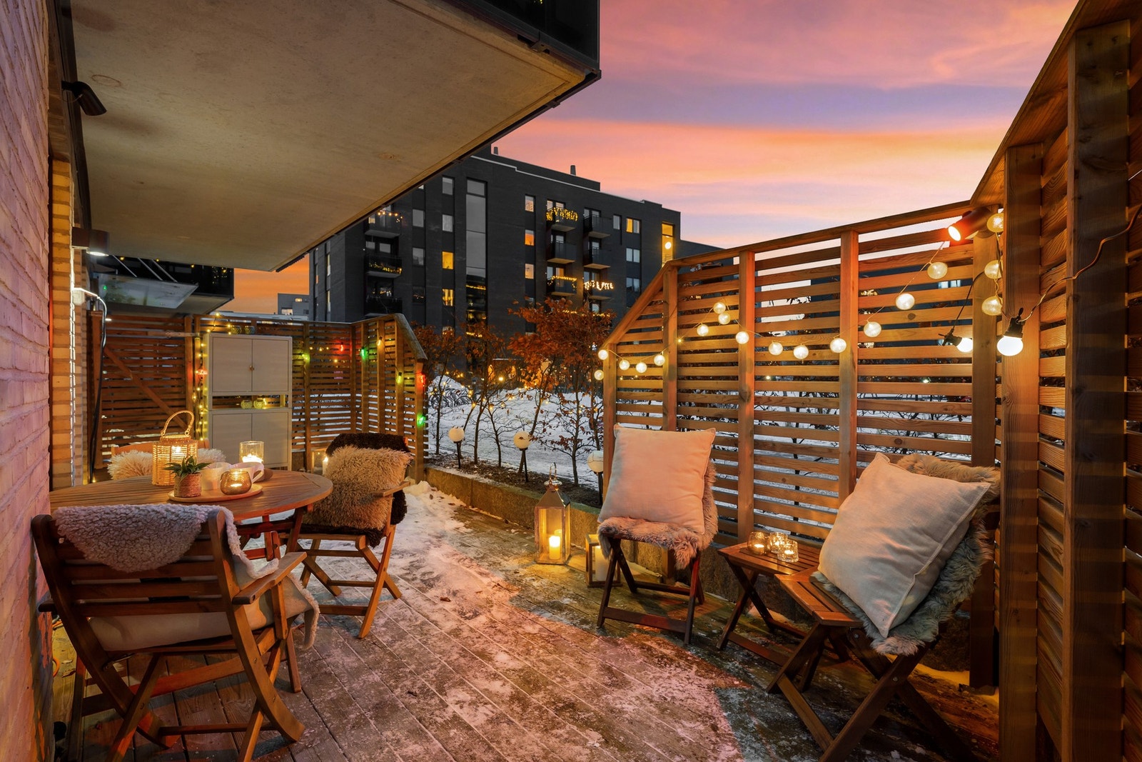 Svært familievennlig område med direkte adkomst til lekeplass og grøntområder via terrassen. Galleribilde