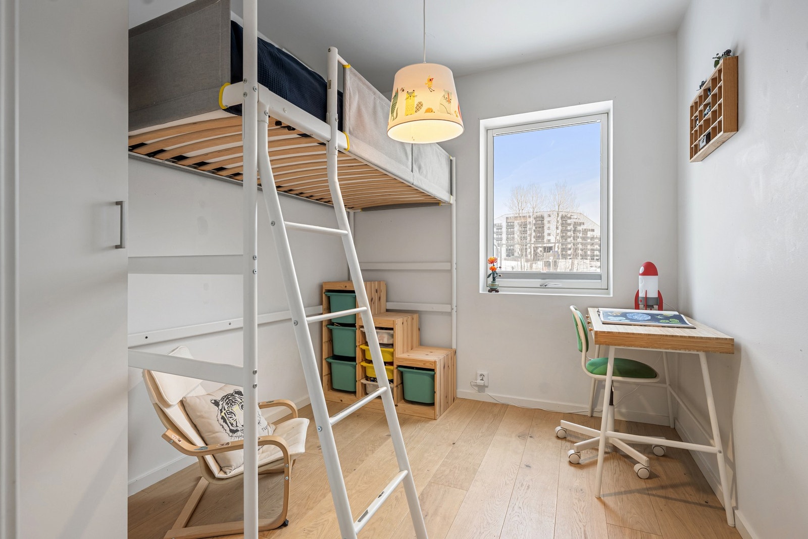 Rommet er perfekt som barnerom, gjesterom og/eller kontor - alt etter ønske og behov. Galleribilde