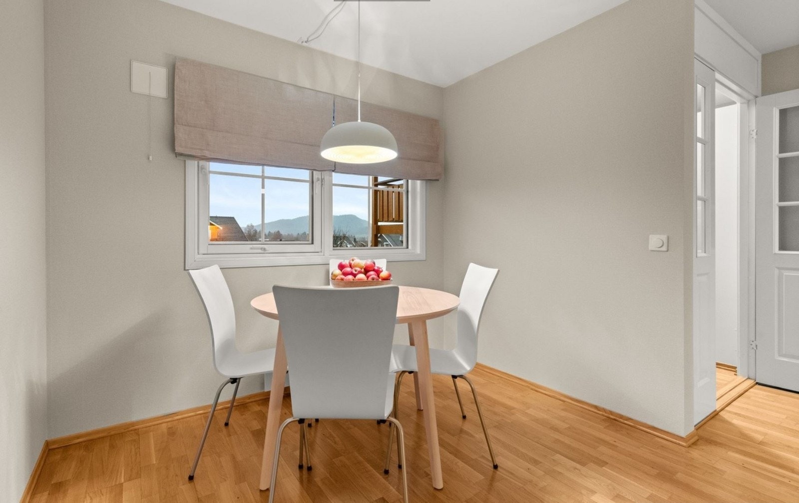 Spisesplass på kjøkkenet Galleribilde