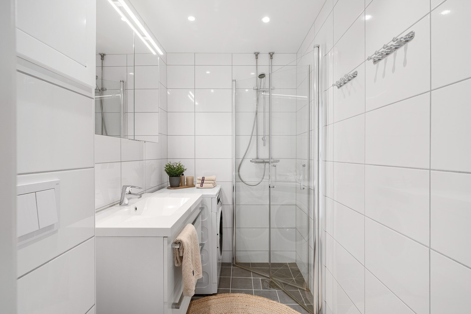 - Badet er renovert i 2018 og holder dermed god standard - Galleribilde