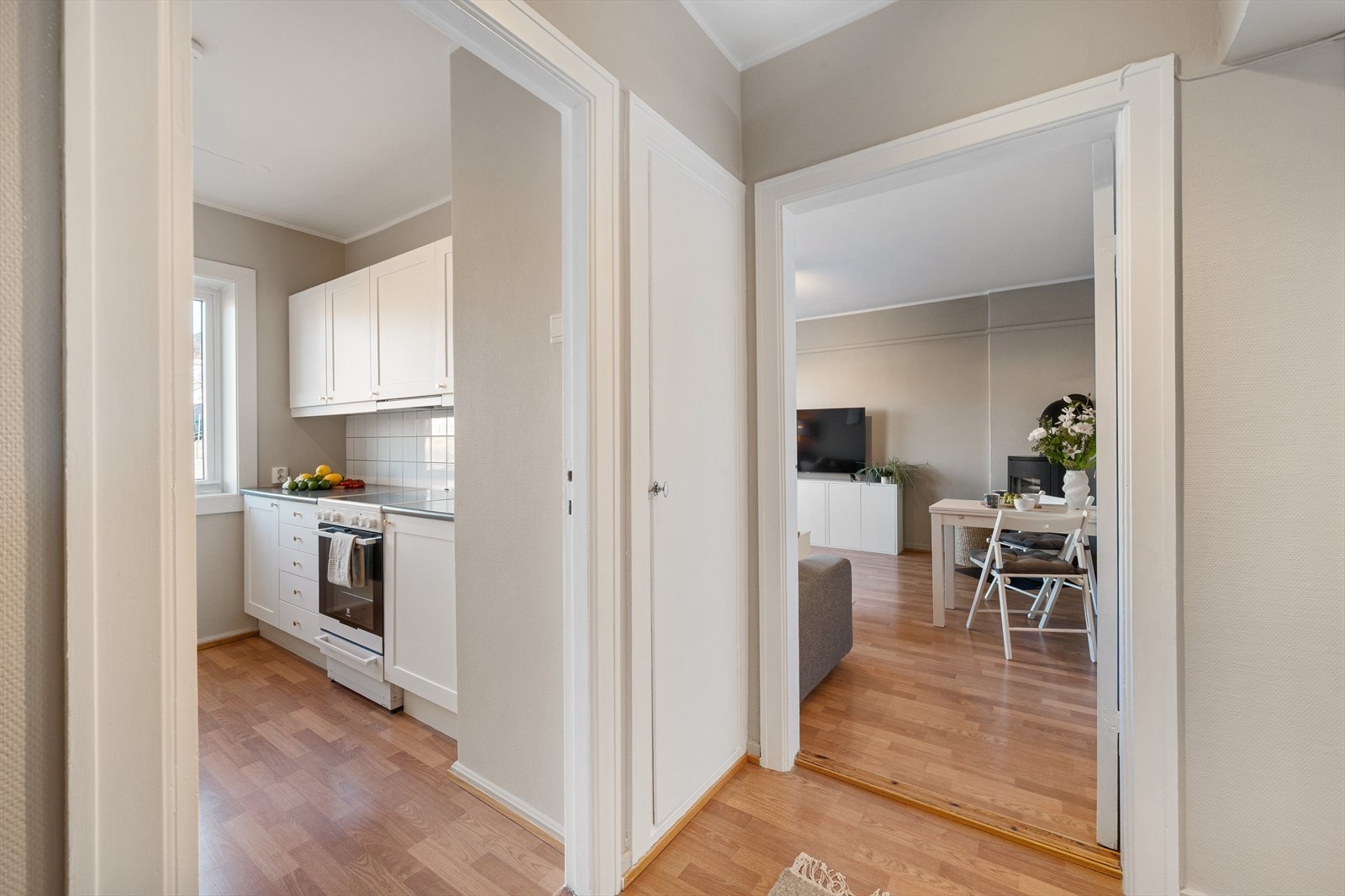 - Mye inkludert i felleskostnadene som bla. grunnpakke tv/internett fra Telenor, kommunale avgifter og eiendomsskatt - Galleribilde