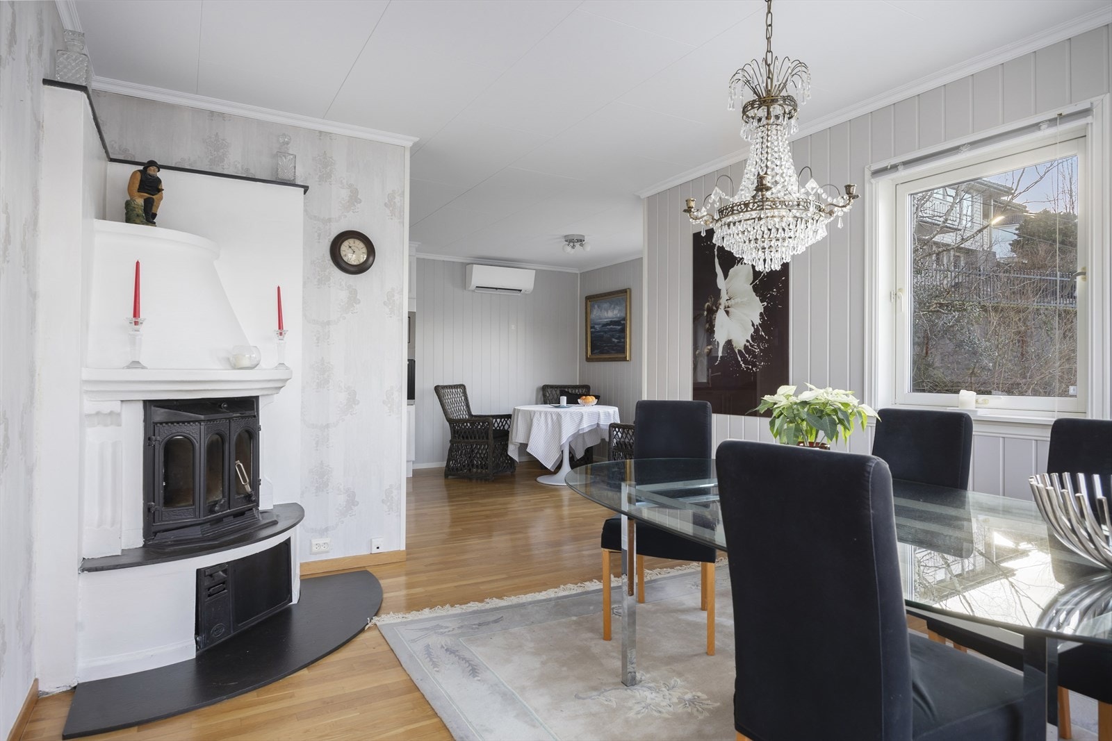 Oppvarming med peis og varmepumpe. Galleribilde