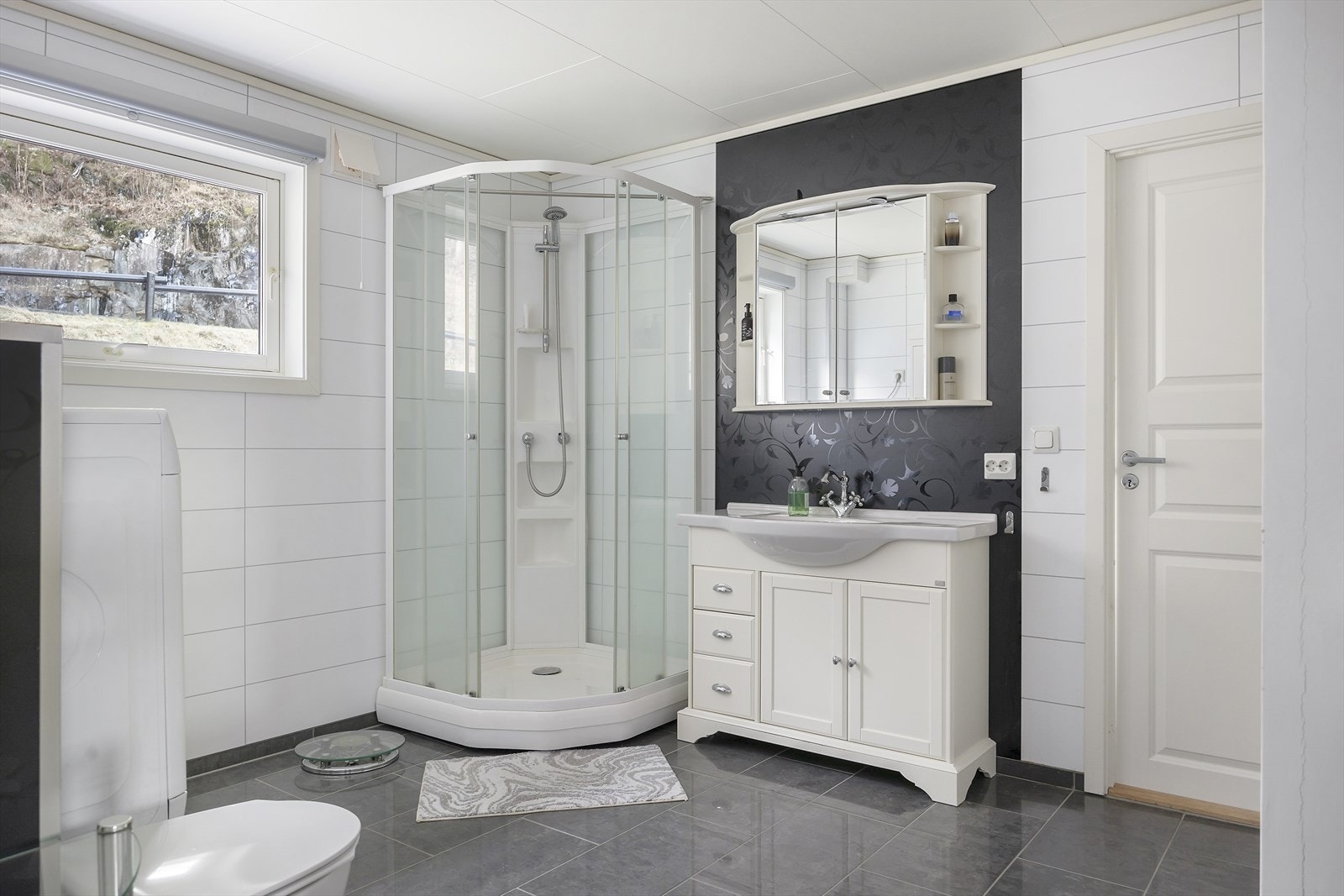 Smakfullt fint baderom Galleribilde