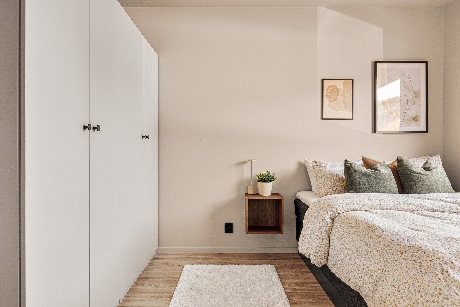 Leiligheten har tre soverom på hhv. 10,1, 8,4 og 6,4 kvm. Galleribilde