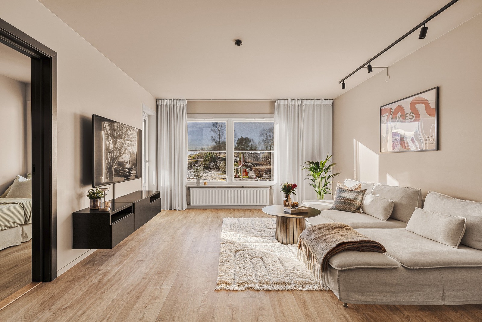 Praktisk med elektrisk solskjerming. Galleribilde