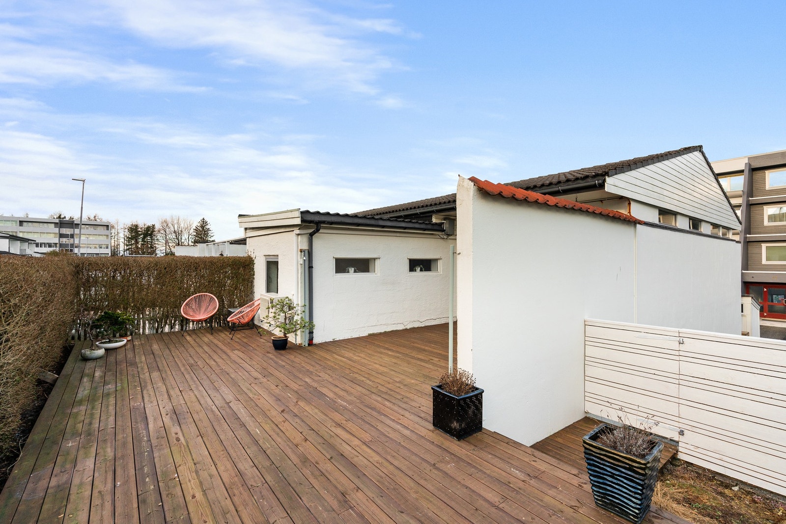 Dette er et lekkert og innholdsrikt enderekkehus med god standard og funksjonell planløsning. Galleribilde