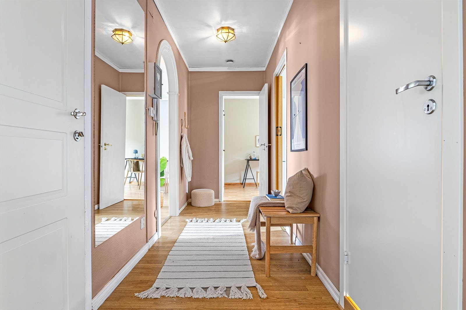 Velkommen inn! Du møtes av en lys og innbydende èntre Galleribilde