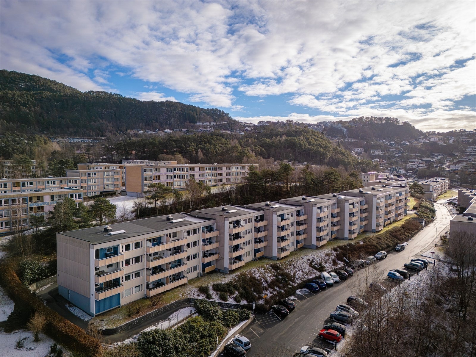 Leiligheten har en sentral beliggenhet, samtidig som den ligger i rolige og familievennlige omgivelser Galleribilde