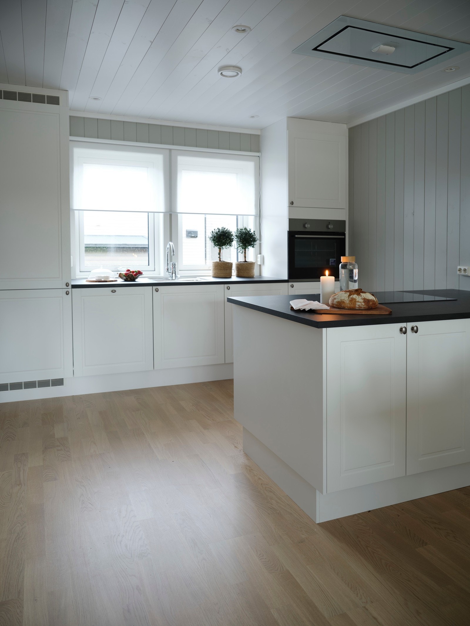 Den åpne kjøkkenløsningen blir boligens hjerte. Galleribilde