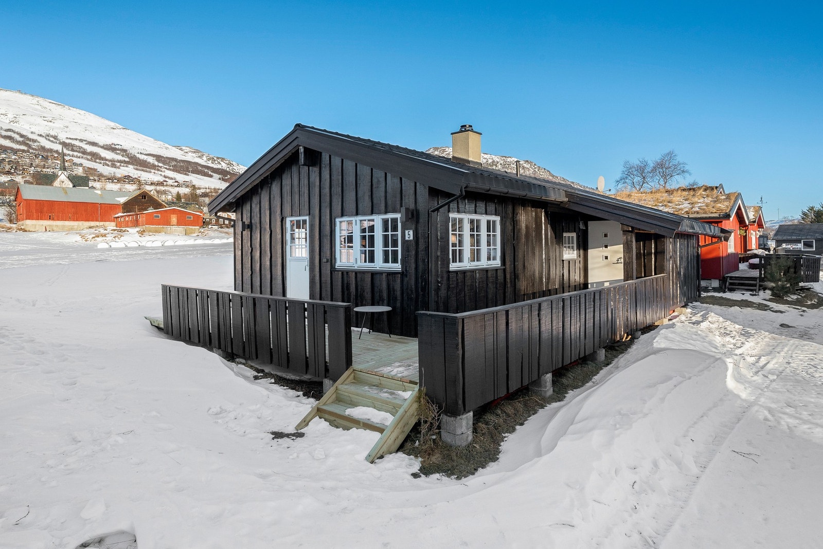 Koselig hytte på "Doktorgården" ved foten av Vangslia. Galleribilde