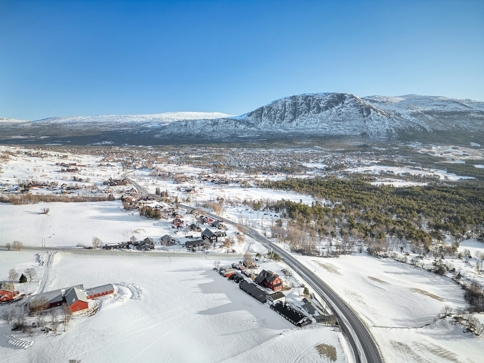 Populære Doktorgården ligger ved foten av Vangslia. Hit kan man fint skli på skiene etter en dag i bakken. Galleribilde