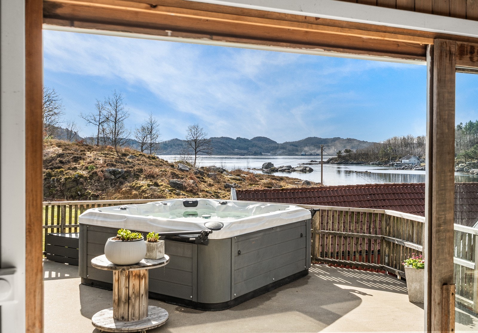 Utsikt fra hagestuen. Galleribilde