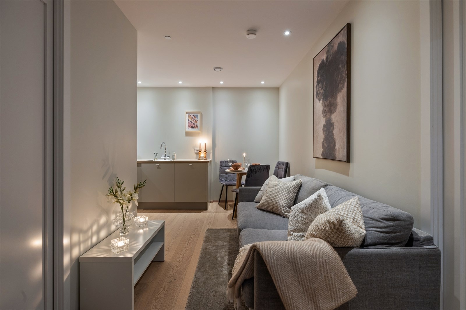 En lys og moderne 2-roms selveierleilighet fra 2025 med gjennomtenkt planløsning. Galleribilde