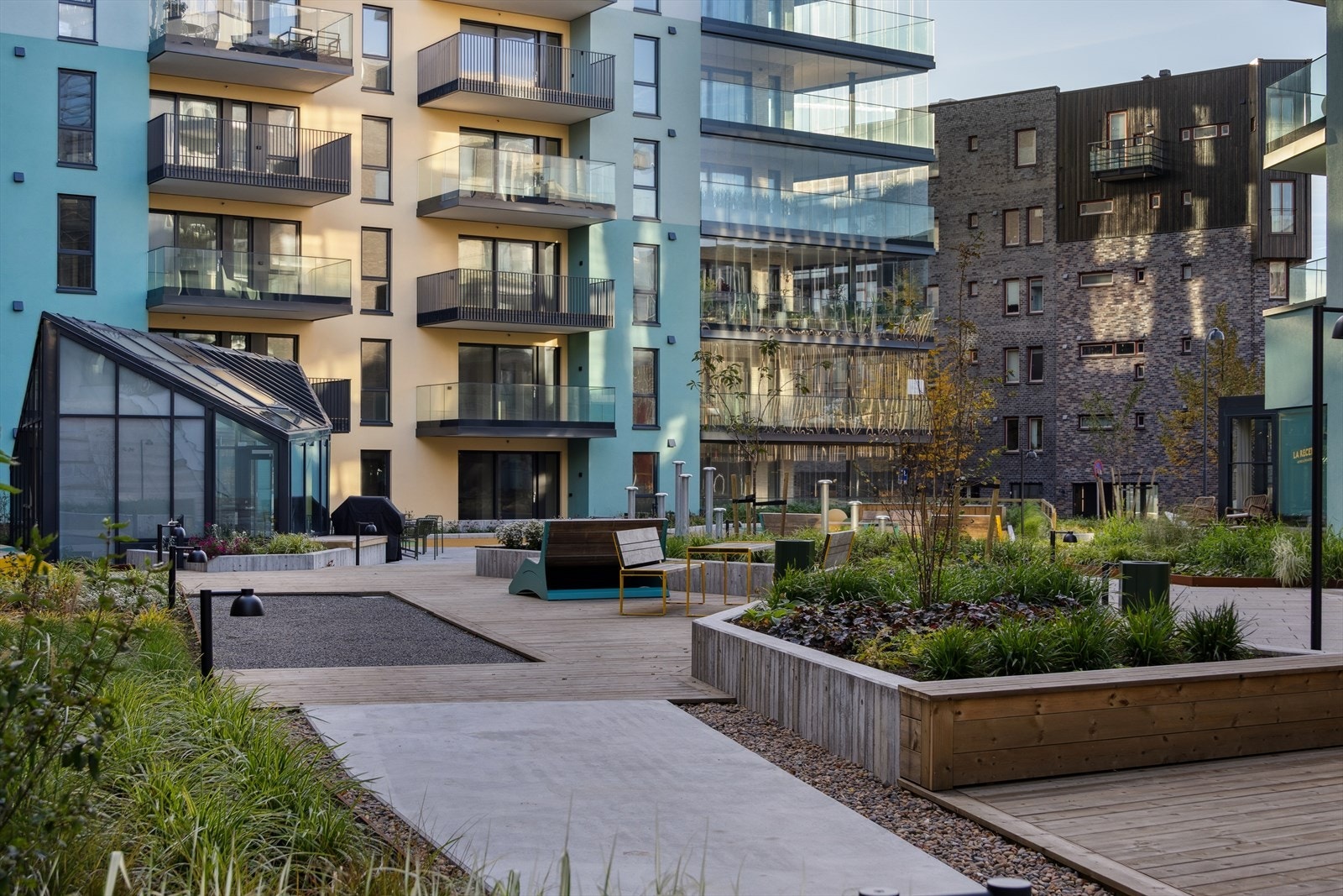 Med fokus på grønne og lune uteplasser blir det flotte fellesområder til glede for beboerne. Galleribilde