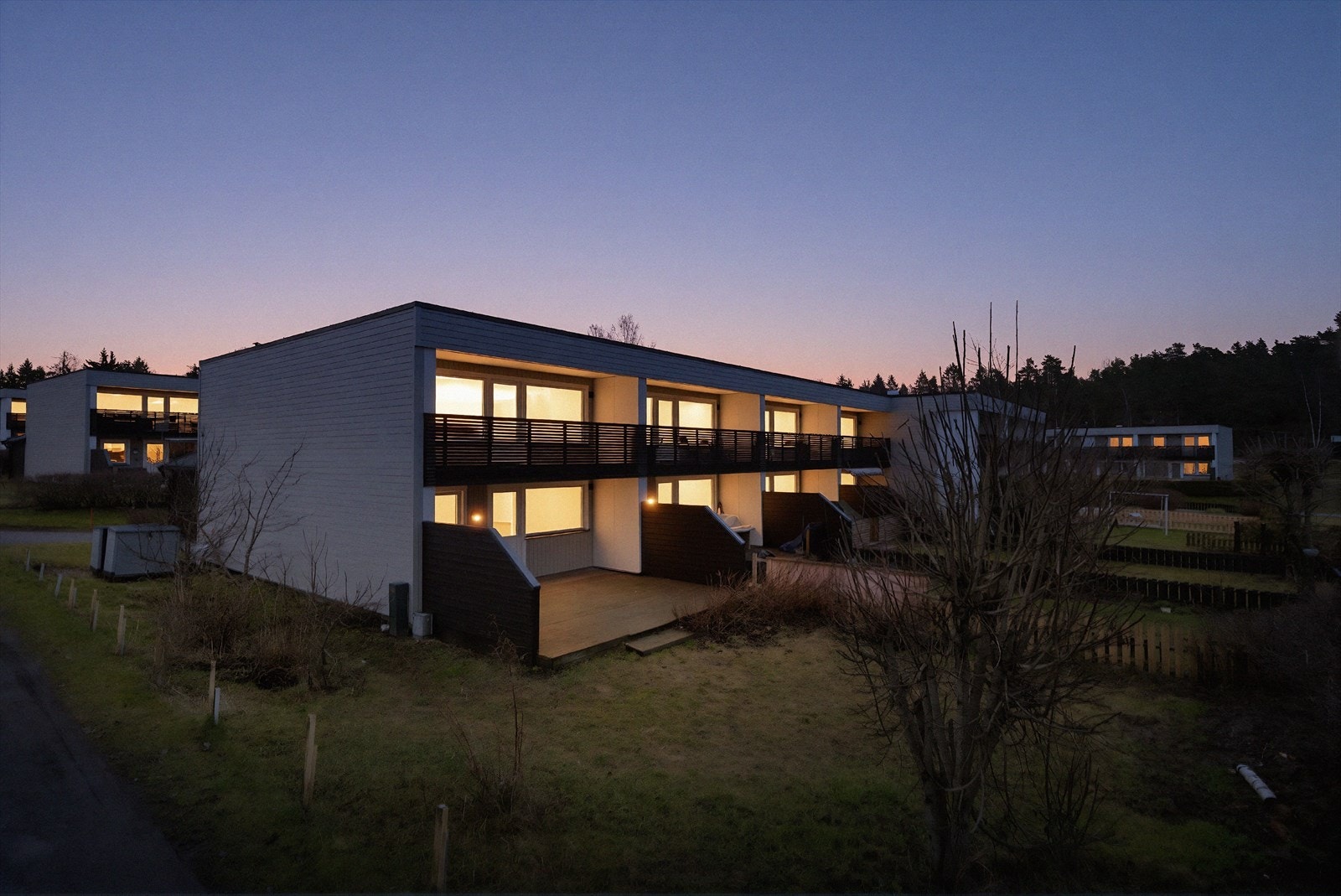 Hyggelig kveldsstemning ! Det er gode bussforbindelser langs Gulsetringen, med svært hyppige avganger i retning Skien og Porsgrunn. Galleribilde