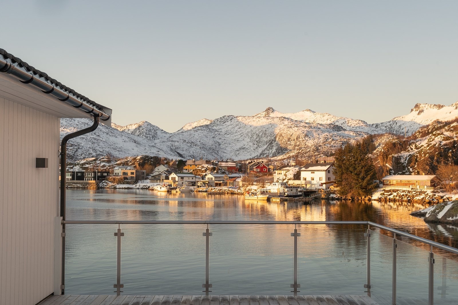 Velkommen til Moltebærholmen, en helt ny enebolig med fantastisk beliggenhet i havgapet! Galleribilde