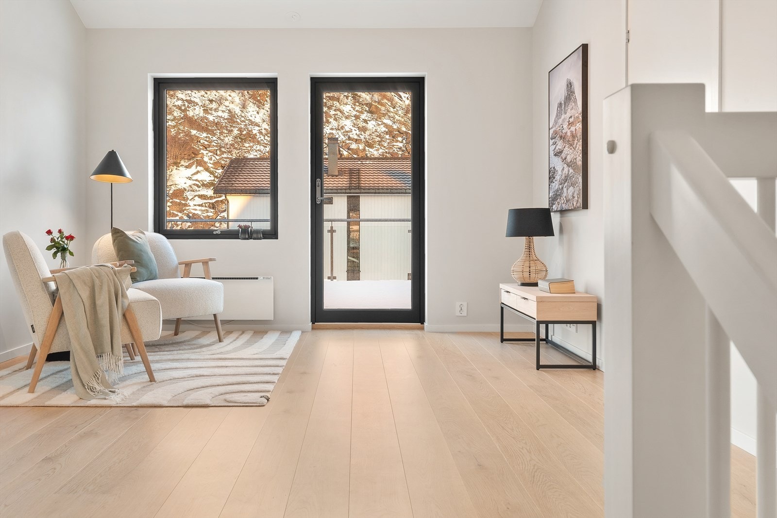 Øverst har boligen en kjærkommen loftstue, et ekstra oppholdsrom for lek, vennebesøk og avslapning. Galleribilde