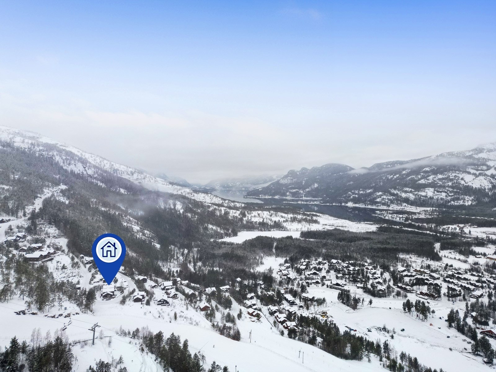 Hytteområdet ligger som et flott utgangspunkt for turer, både til fots og på sykkel i vakker natur, med flotte, oppmerkede turstier. Galleribilde