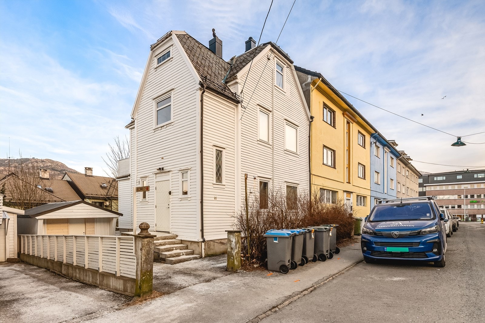 Leiligheten ligger i byggets øverste etasje. Galleribilde