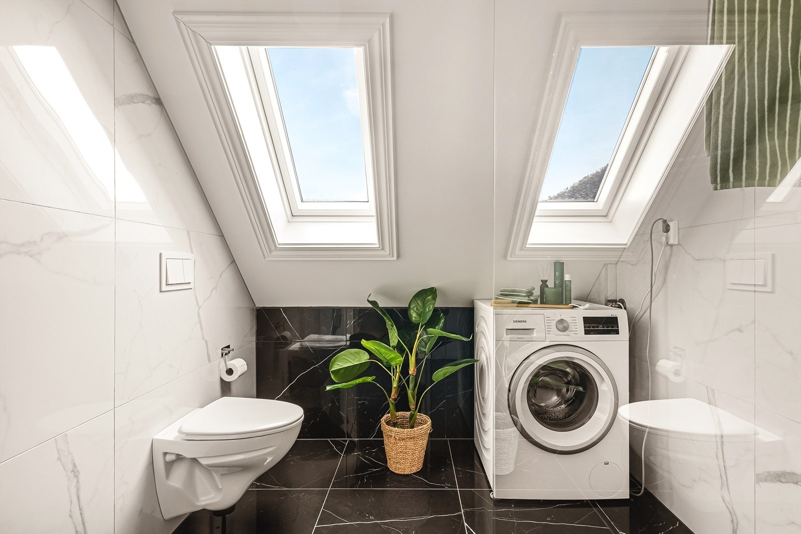 Badet ble pusset opp i 2020 og er 3,7 kvm. Galleribilde