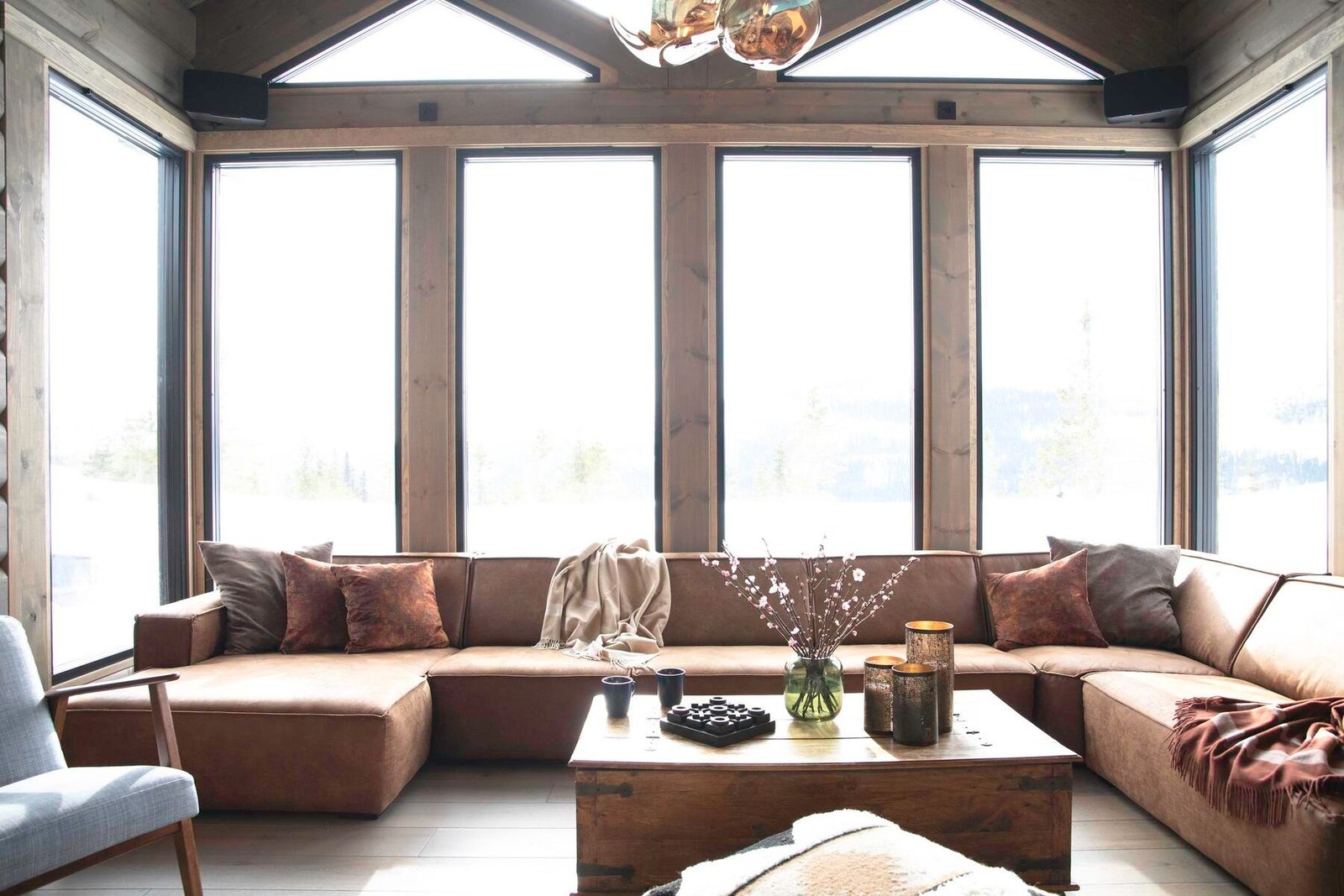 Foto fra stue i en kundetilpasset hytte i tilsvarende modell Galleribilde