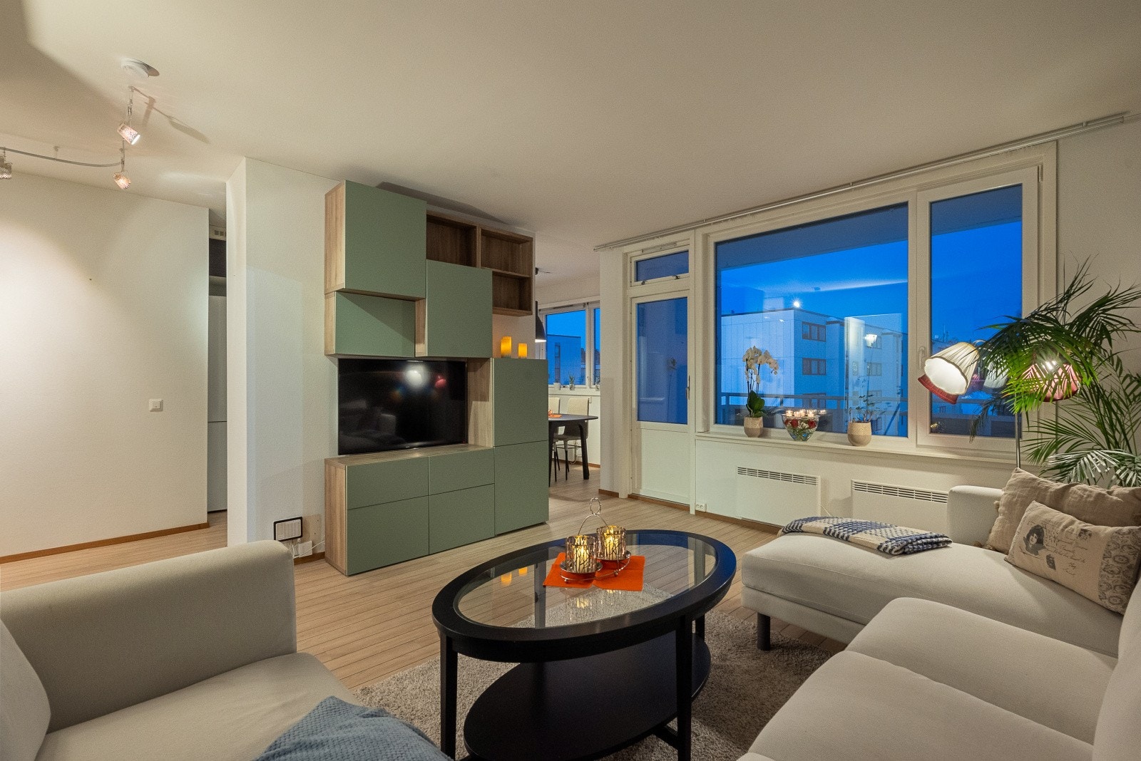 Heimdal Eiendomsmegling v/ Andreas Aakerli har gleden av å presentere Midteggen 14 D! Foto: Interiørfoto v/ Jon Kristian Haukdal. Galleribilde