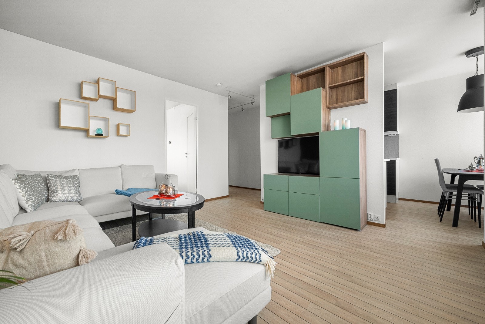 Saupstad er et populært boligområde med kort vei til skole, barnehage, butikker og flotte turområder i Bymarka. Galleribilde