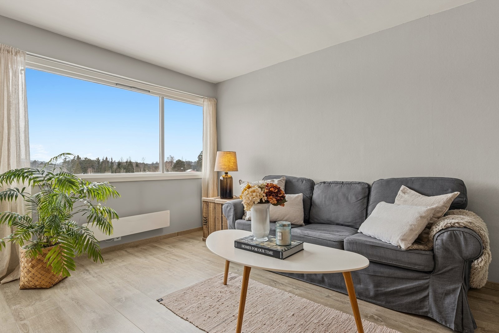 Den fine utsikten kan nytes fra sofakroken. Galleribilde