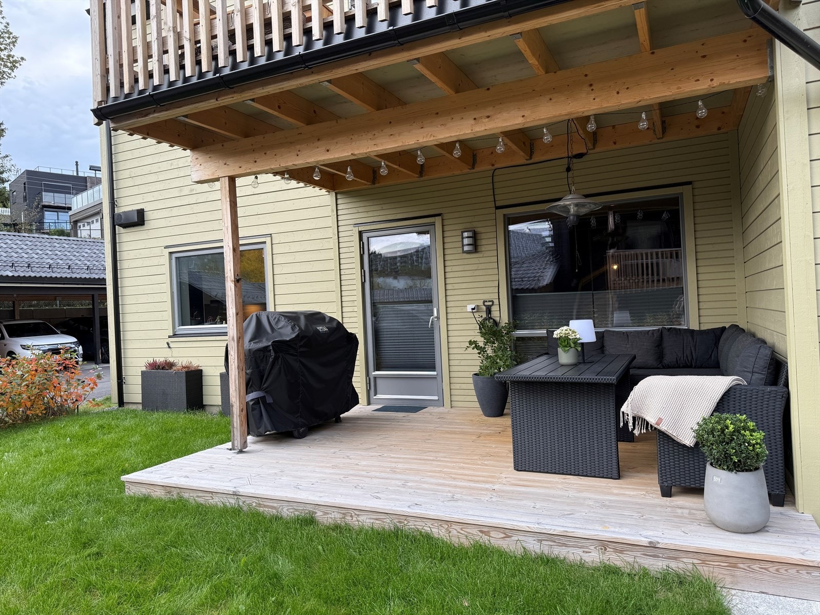 Uteplass (selgers egne bilder). Galleribilde