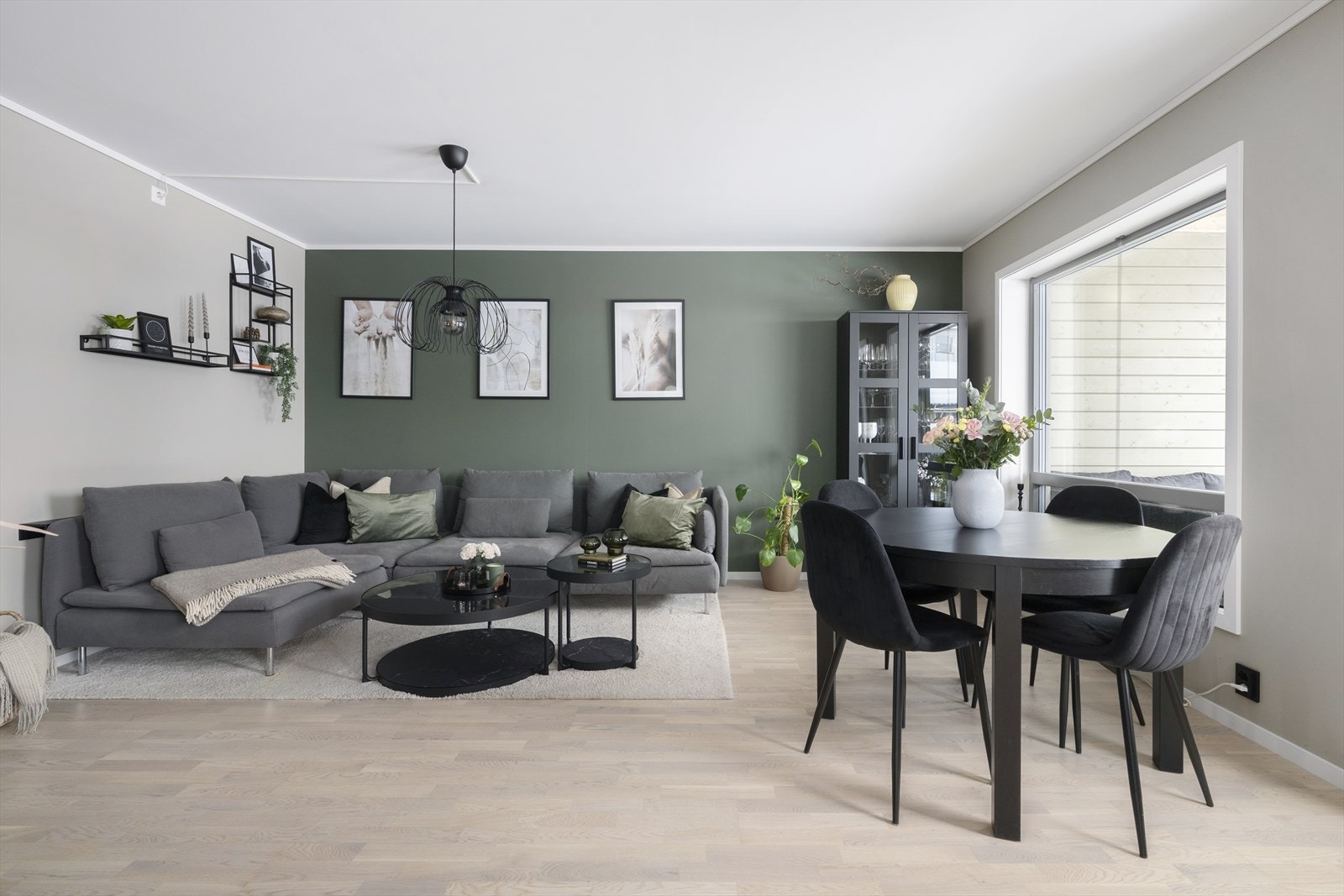 Velkommen til en moderne og innbydende 3-roms med trappefri adkomst kun 7 min fra Lillestrøm! Galleribilde