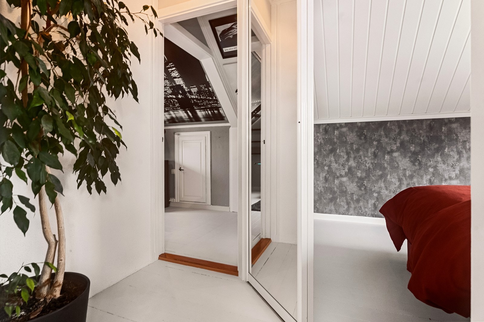 I andre etasje finner du boligens soveavdeling, adskilt fra de sosiale sonene. Galleribilde