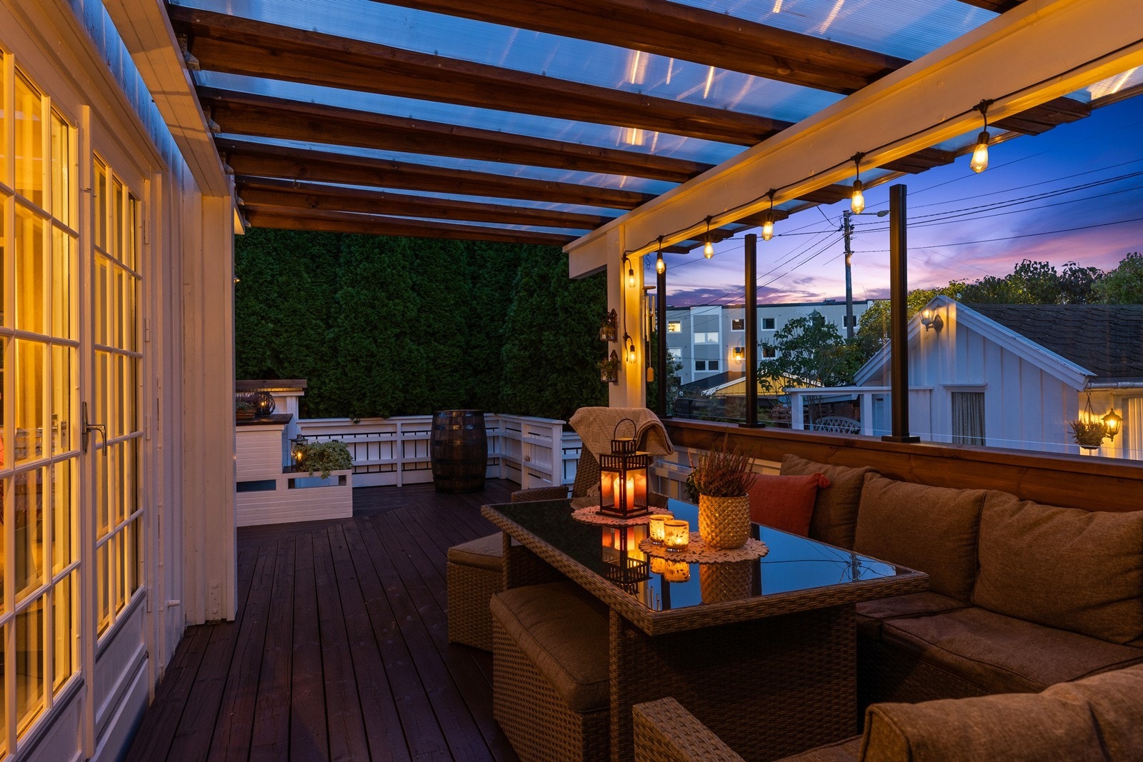 Her er det god plass til både spisebord og en komfortabel loungegruppe. Galleribilde