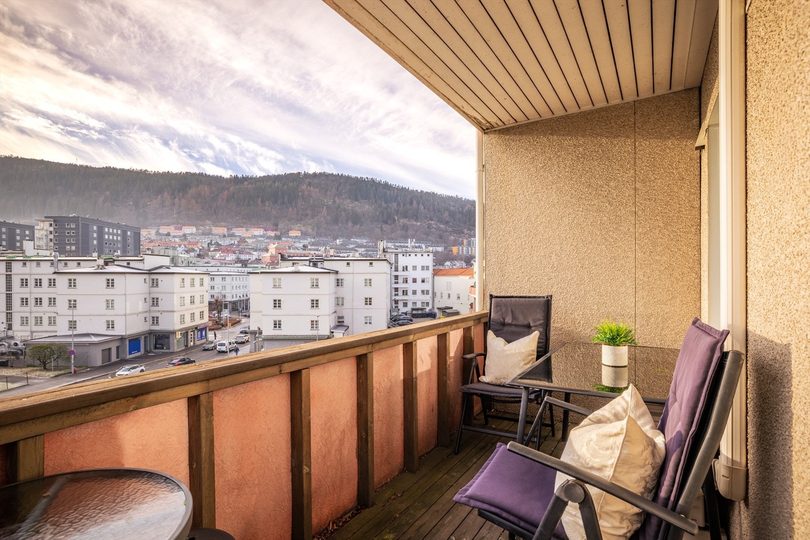 På balkongen er det plass til å møblere i flere soner. Galleribilde