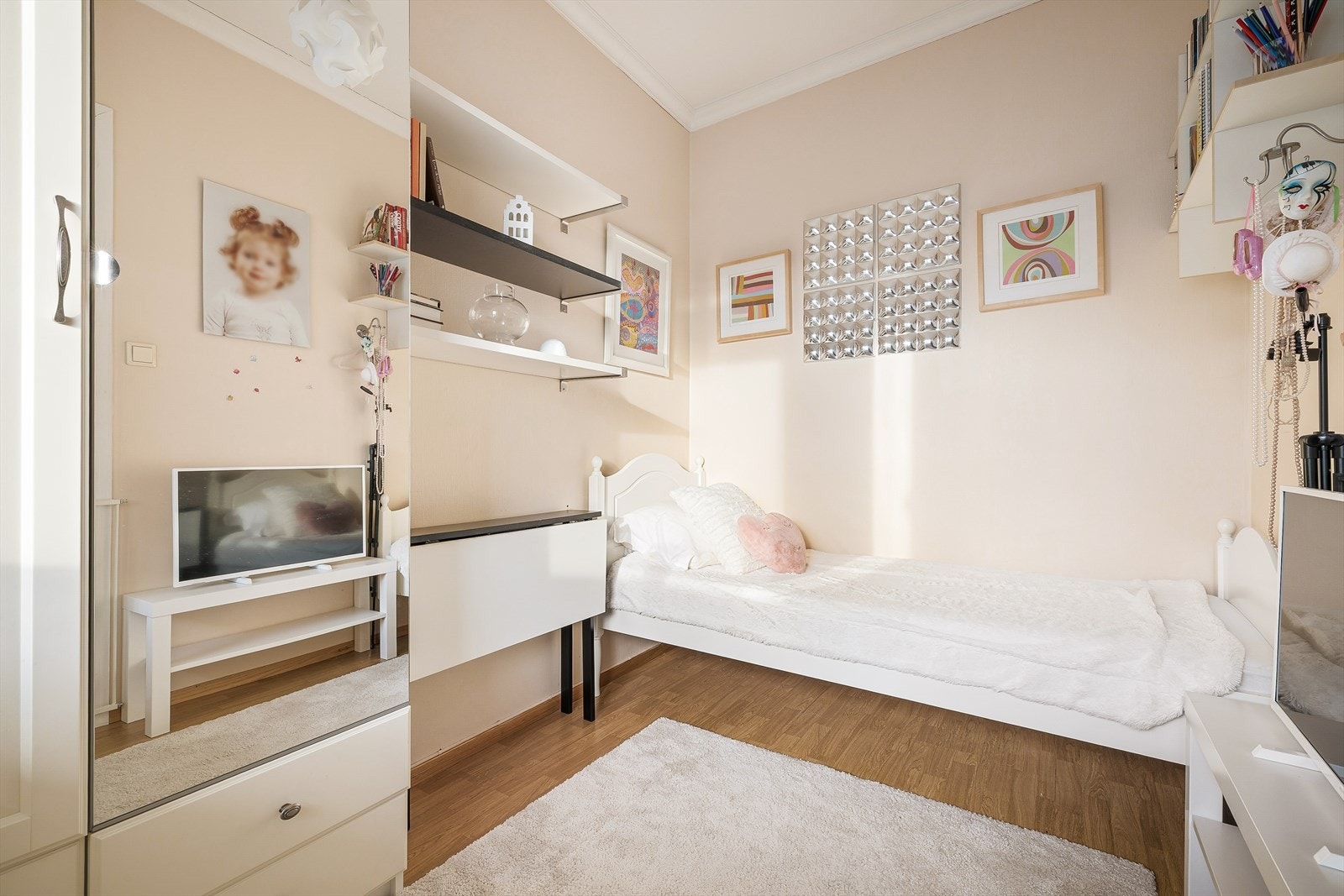 Et ypperlig rom for f.eks hjemmekontor, barnerom eller gjesterom. Galleribilde