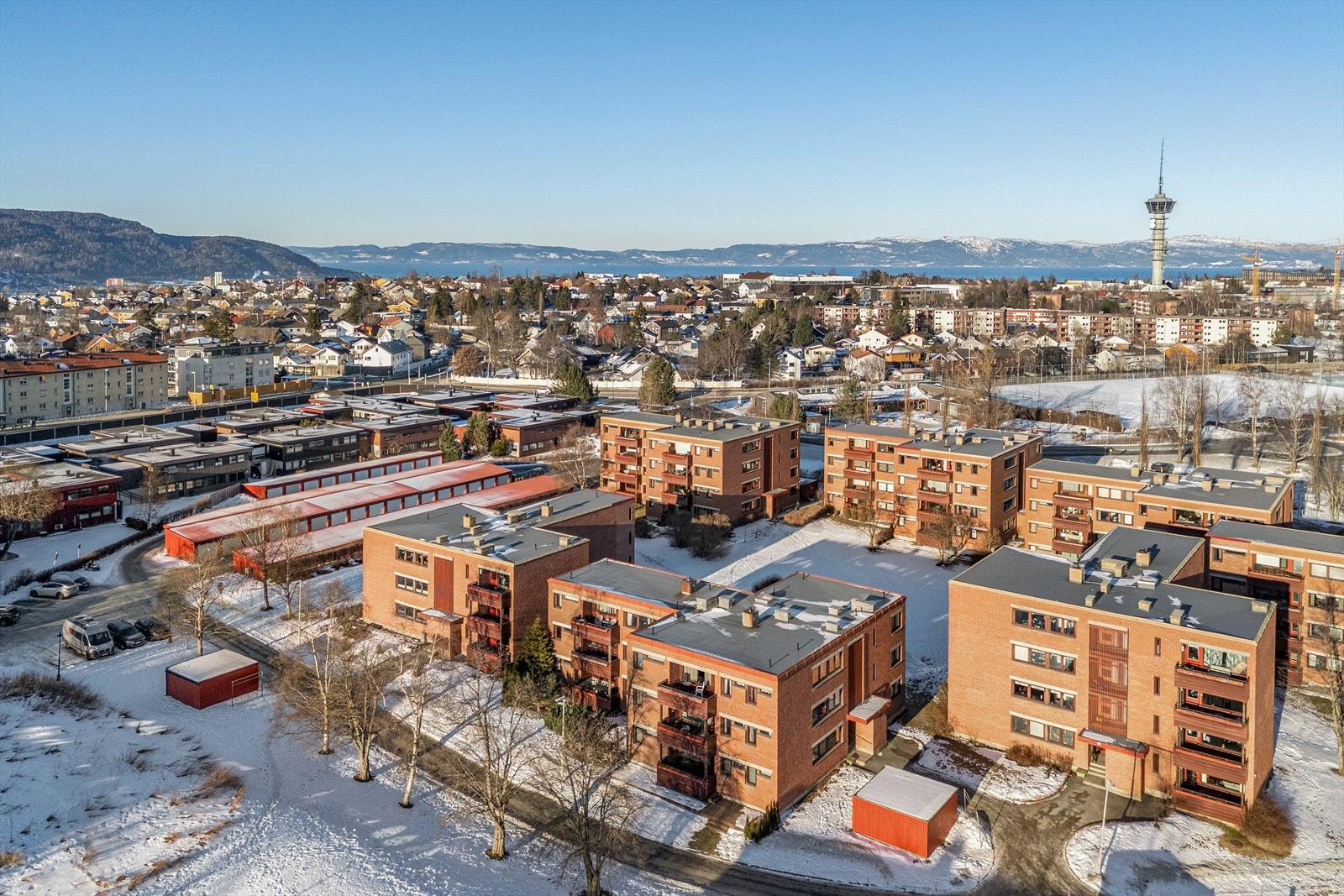 Borettslaget ble etablert i 1972 og består av 207 leiligheter fordelt på 19 lavblokker. Galleribilde