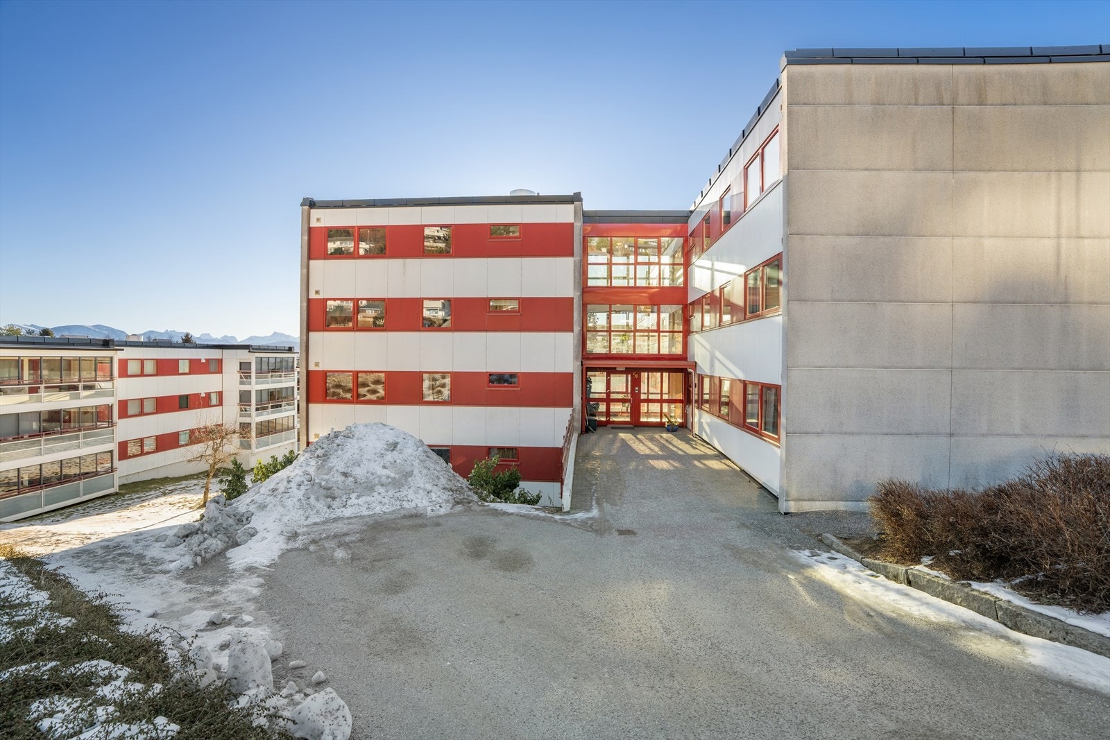 Lave fellesutgifter og omkostninger - En ypperlig mulighet for deg som vil bo sentralt med ordnede forhold og alt tilrettelagt for en enkel hverdag, velkommen til Berg, her er det godt å bo! Galleribilde