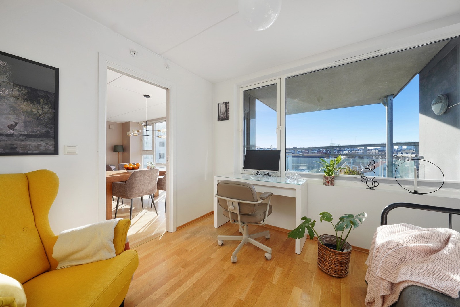 Leiligheten har to soverom, dette rommet brukes som gjesterom/kontor. Galleribilde