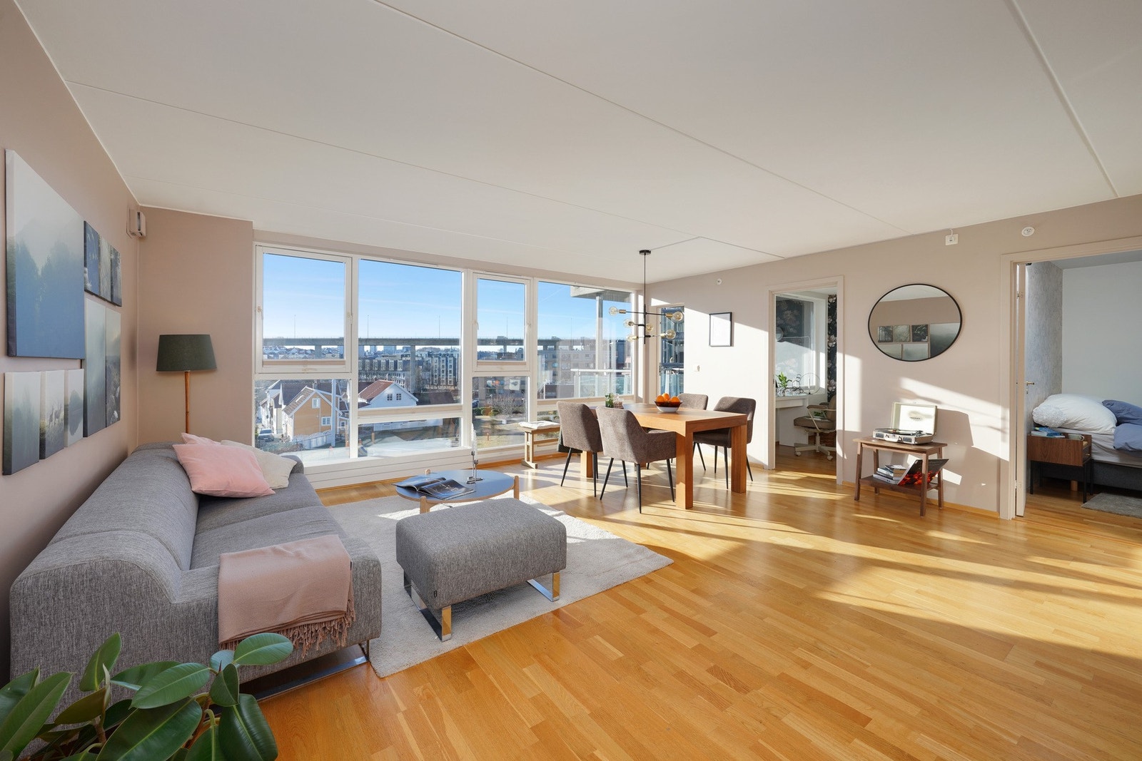 Her har vi utsikt med stor U! Galleribilde