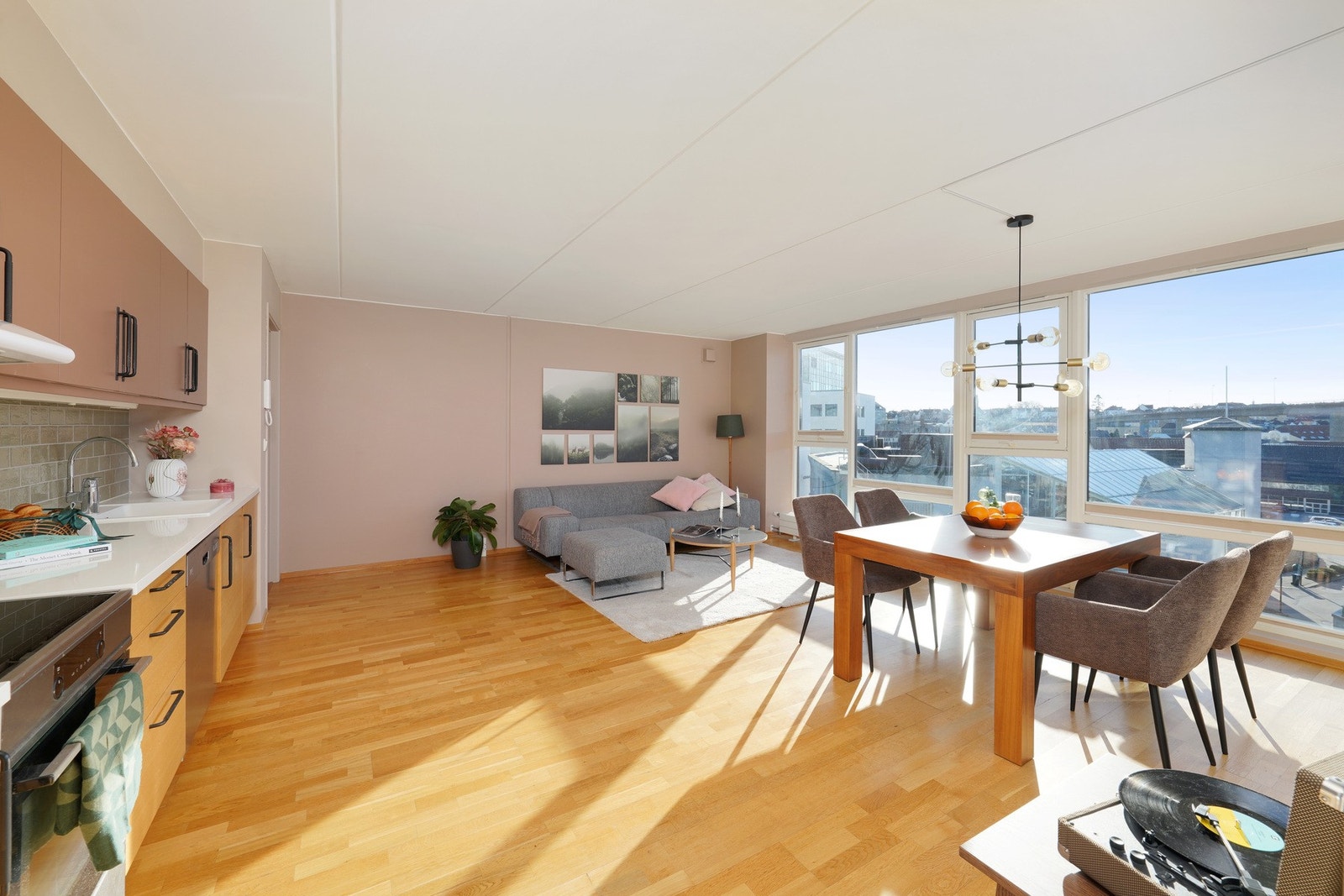 Parkett på gulv, oppvarming med vannbåren varme. Galleribilde