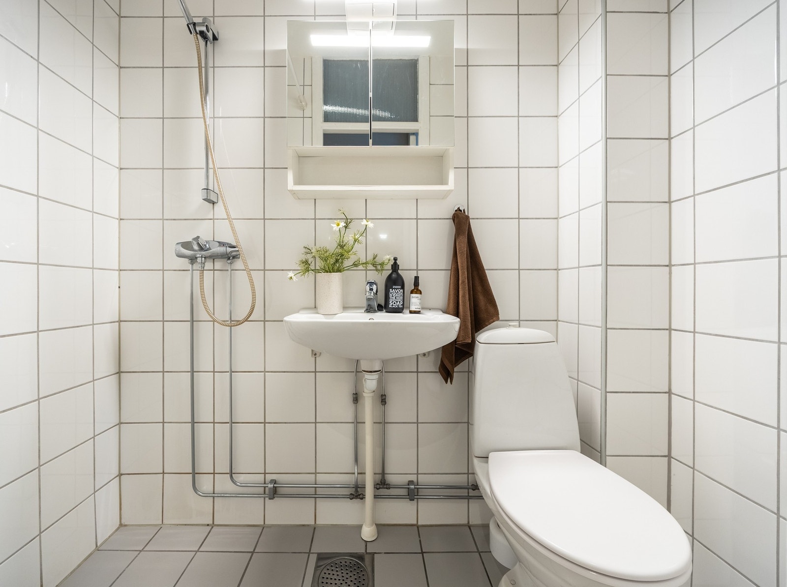 Pent baderom som ble pusset opp i regi av borettslaget i ca. 2001 Galleribilde