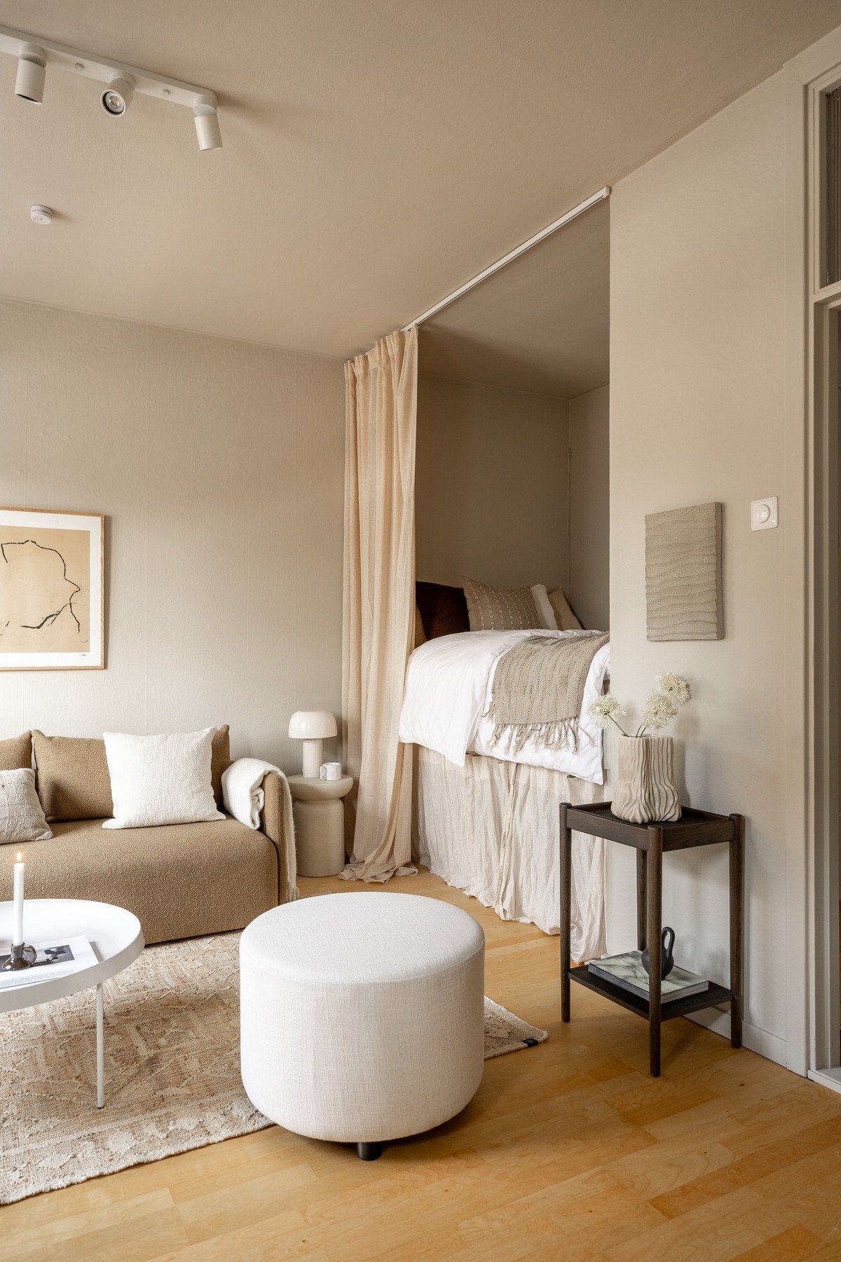 Hyggelig og lun alkoveløsning. Plass til 1,40m madrass Galleribilde