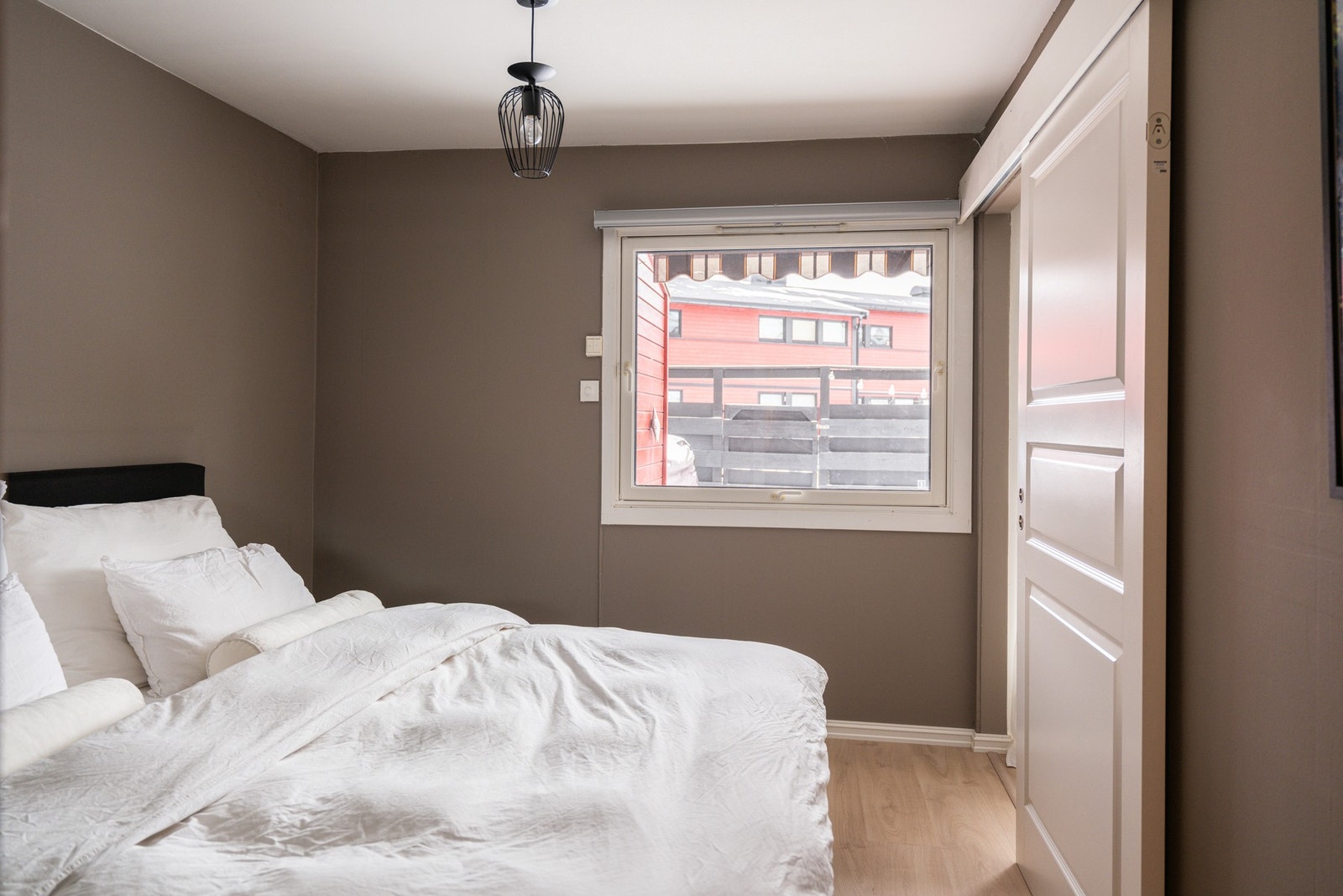 Lunt og romslig soverom. Galleribilde