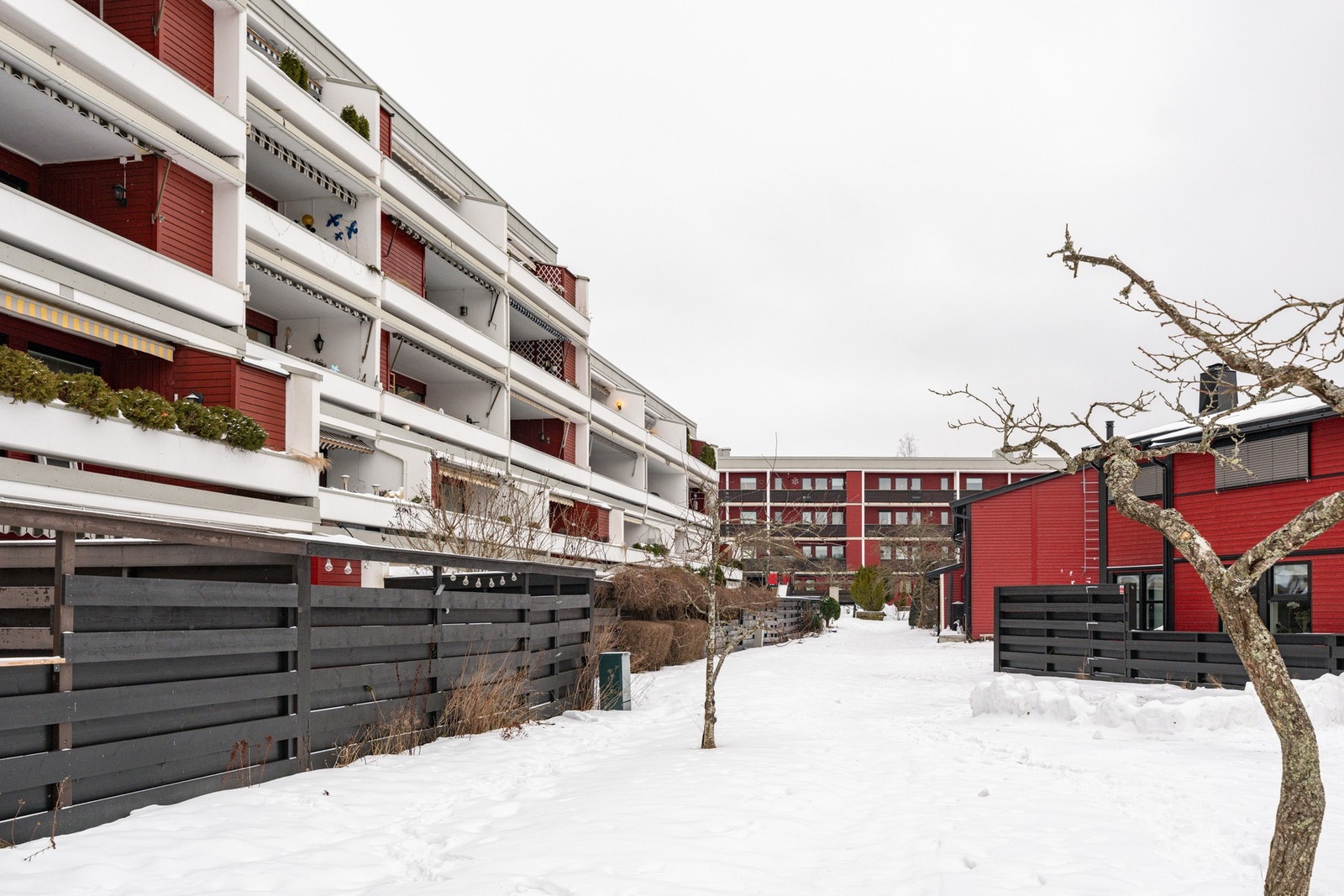 Boligen har en god intern beliggenhet med trafikkstille adkomstveier. Galleribilde