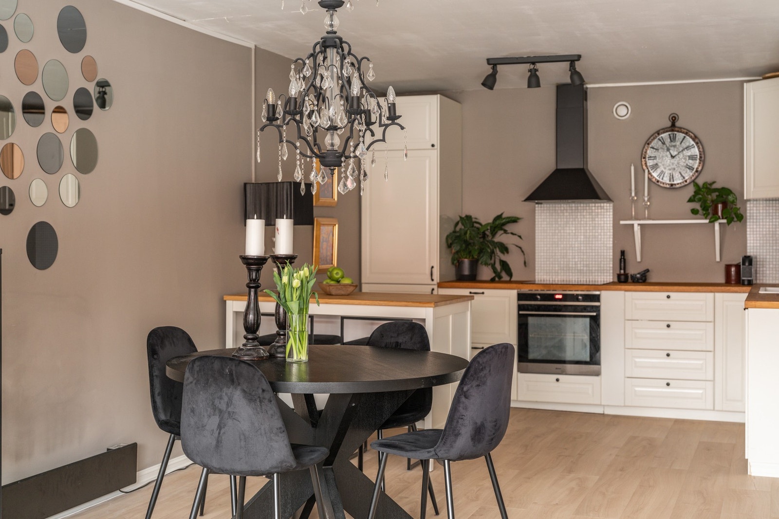 Varmtvann er inkludert i felleskostnadene. Galleribilde