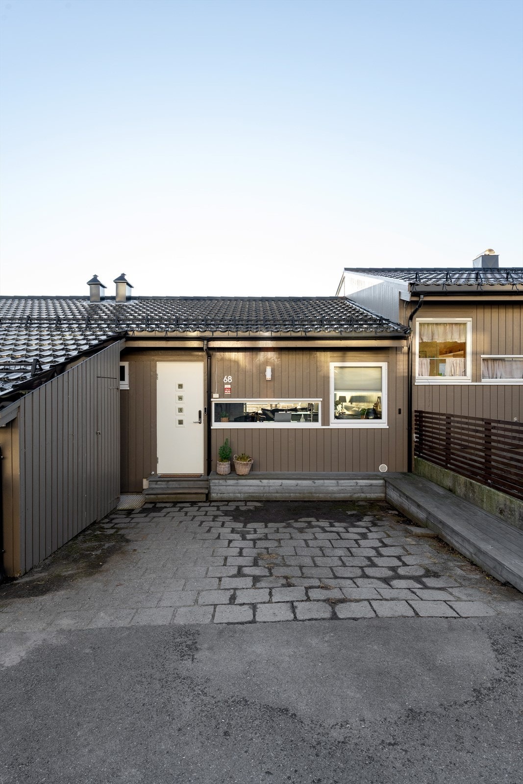 Egen carport følger også med eiendommen Galleribilde