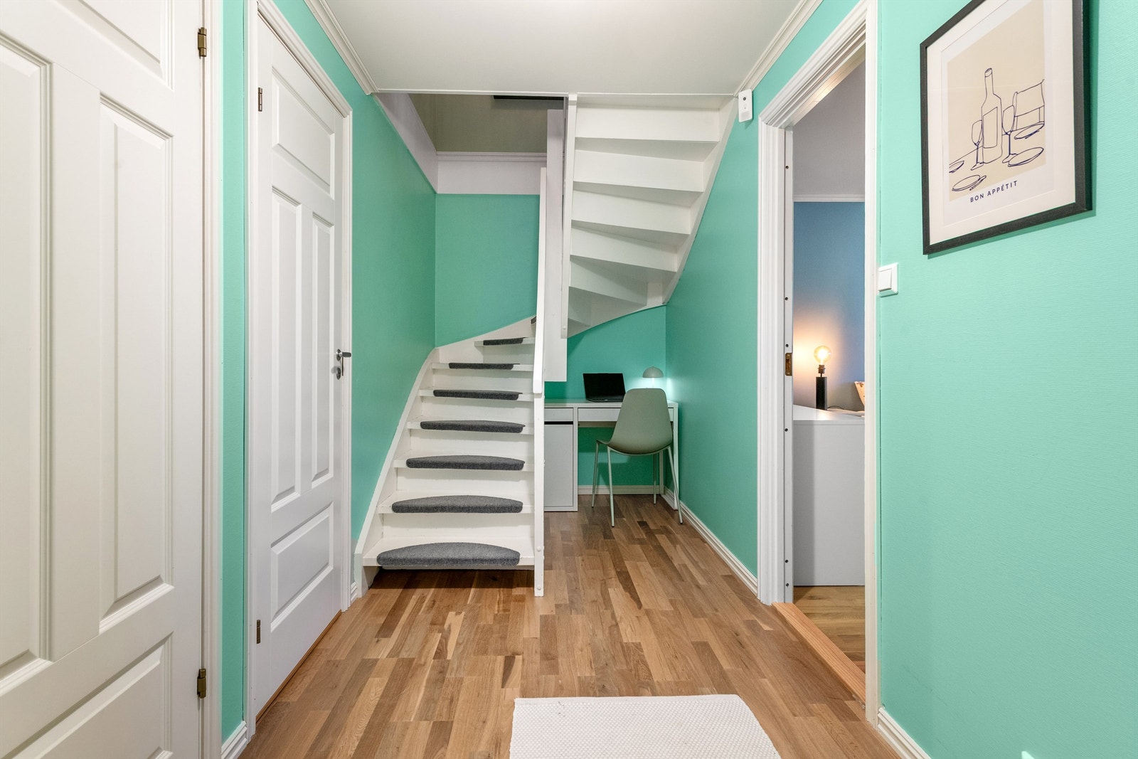 Vi beveger oss ned til underetasjen Galleribilde