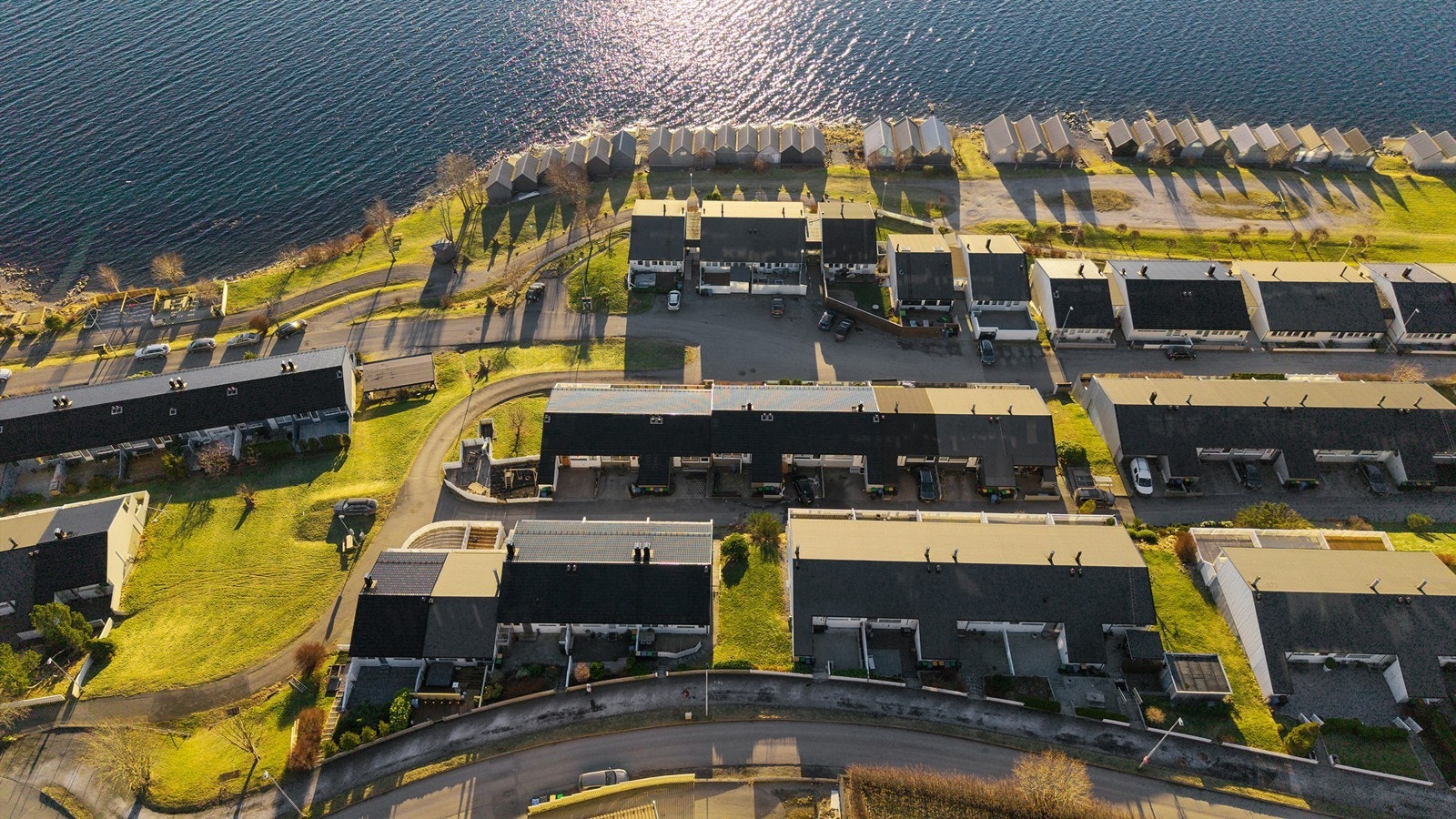 Oversiktsbilde av bebyggelsen på Hatlane, med kort vei til både sentrum og Moa Galleribilde